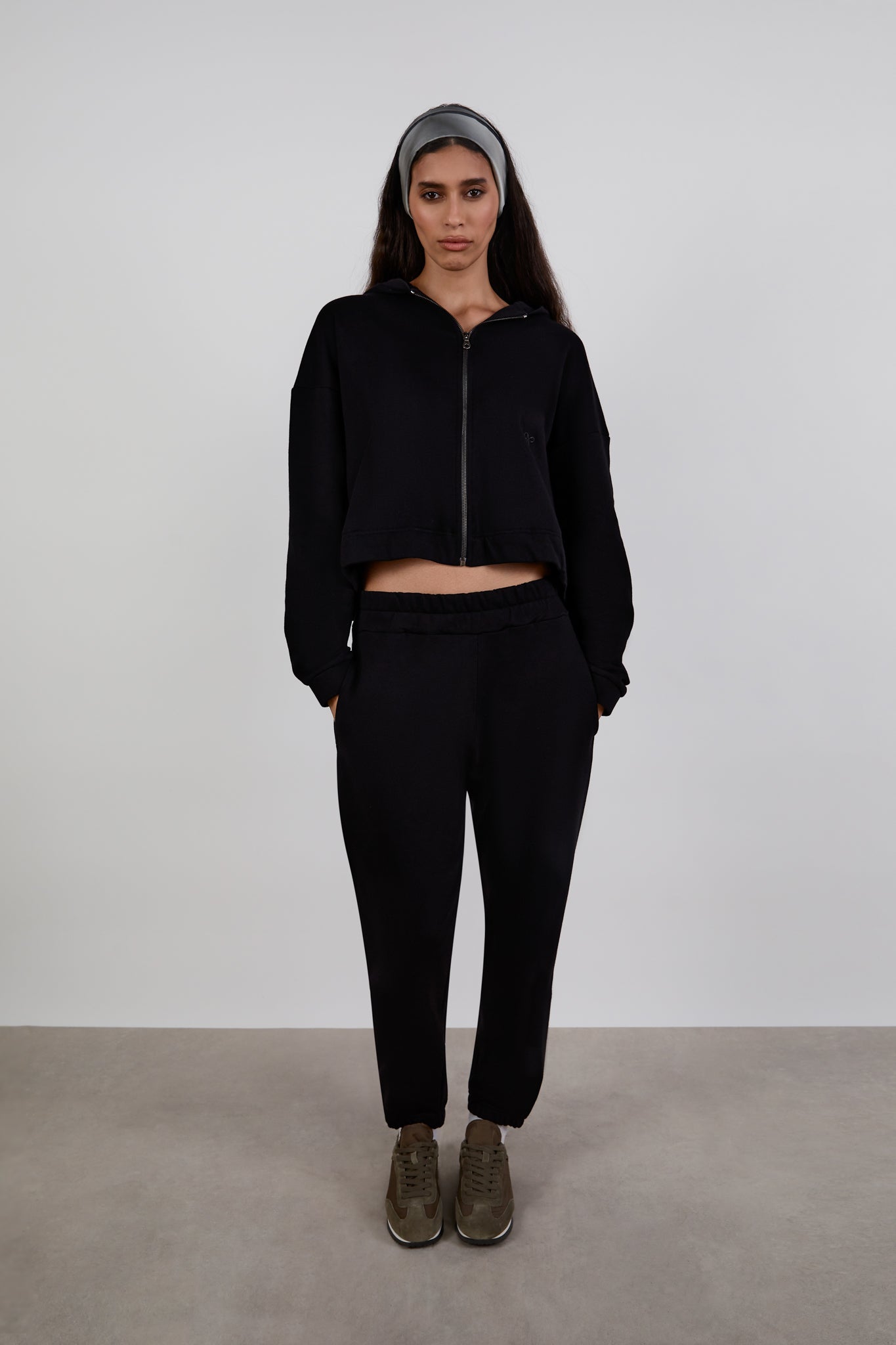 black_regular_fit_cotton_jogger_women_3