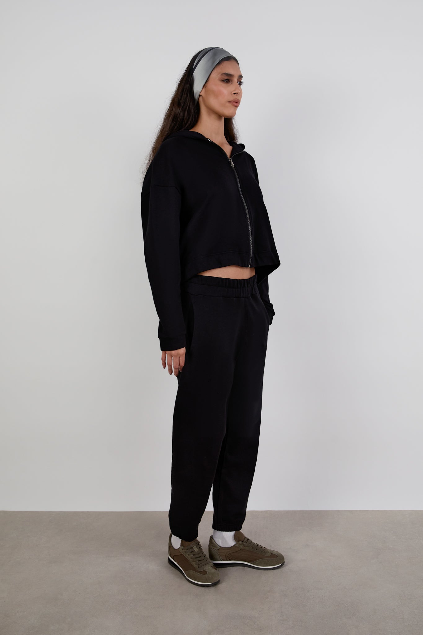 black_regular_fit_cotton_jogger_women_5