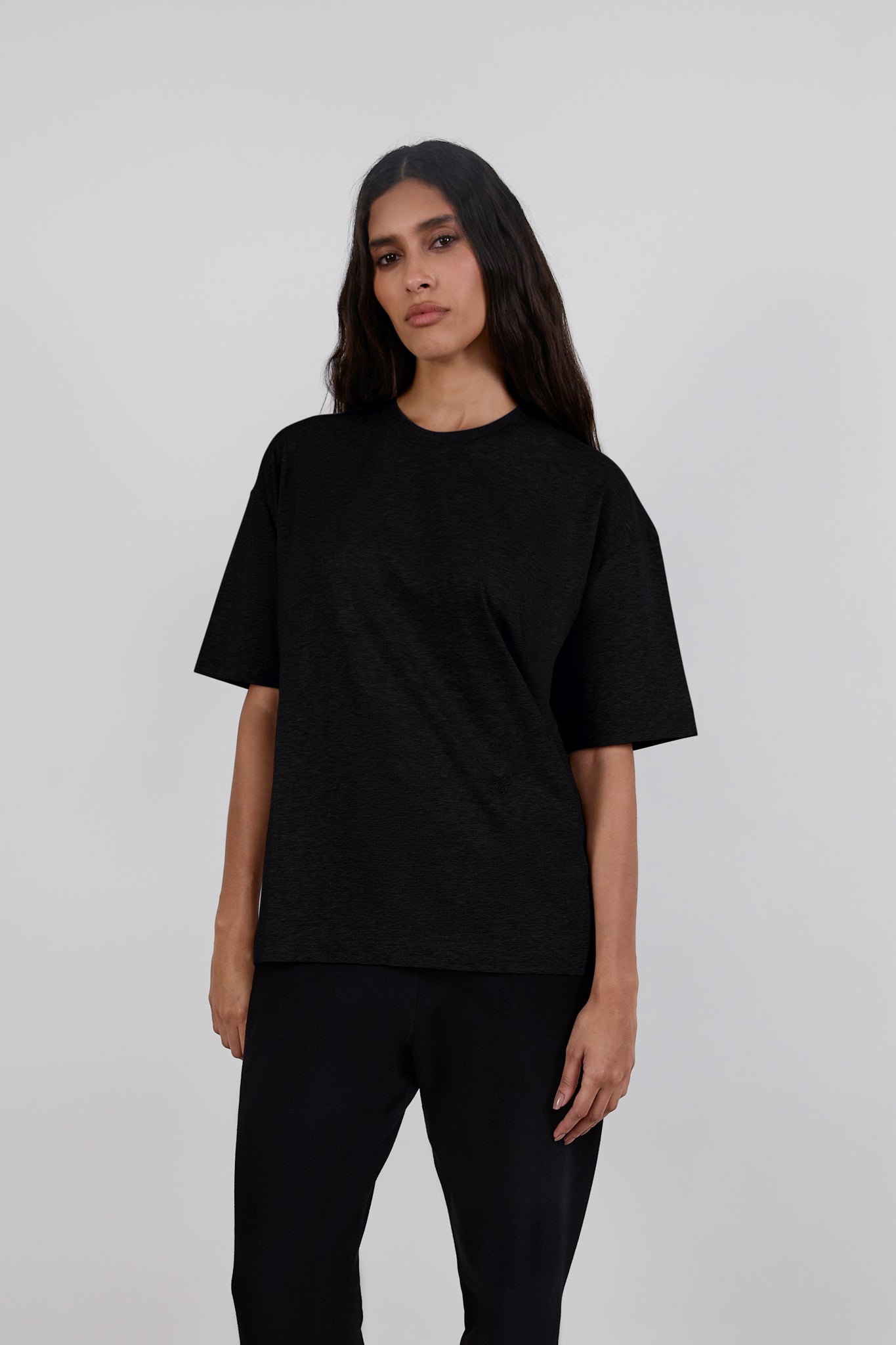 oversized_t-shirt_black_women_2