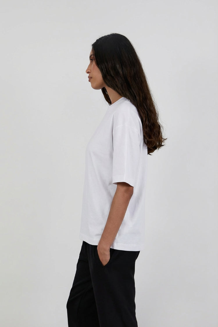 white_oversized_t_shirt_women_3