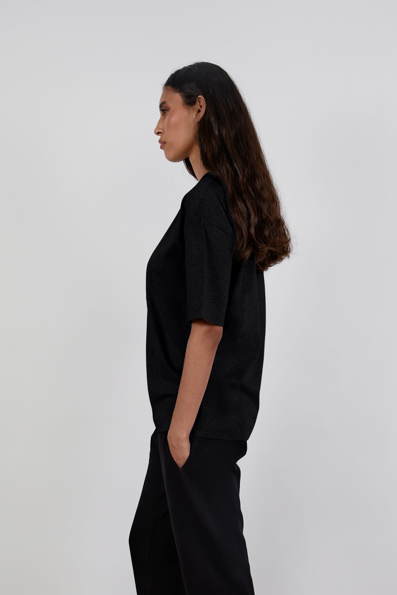 oversized_t-shirt_black_women_3