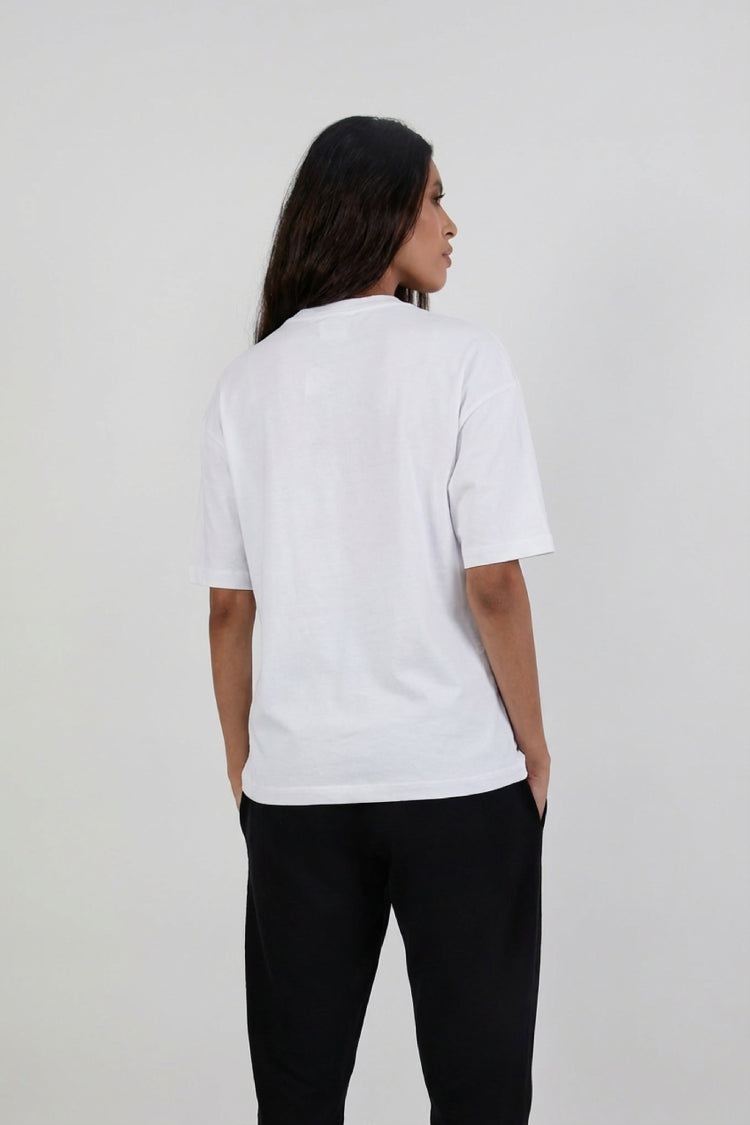 white_oversized_t_shirt_women_4