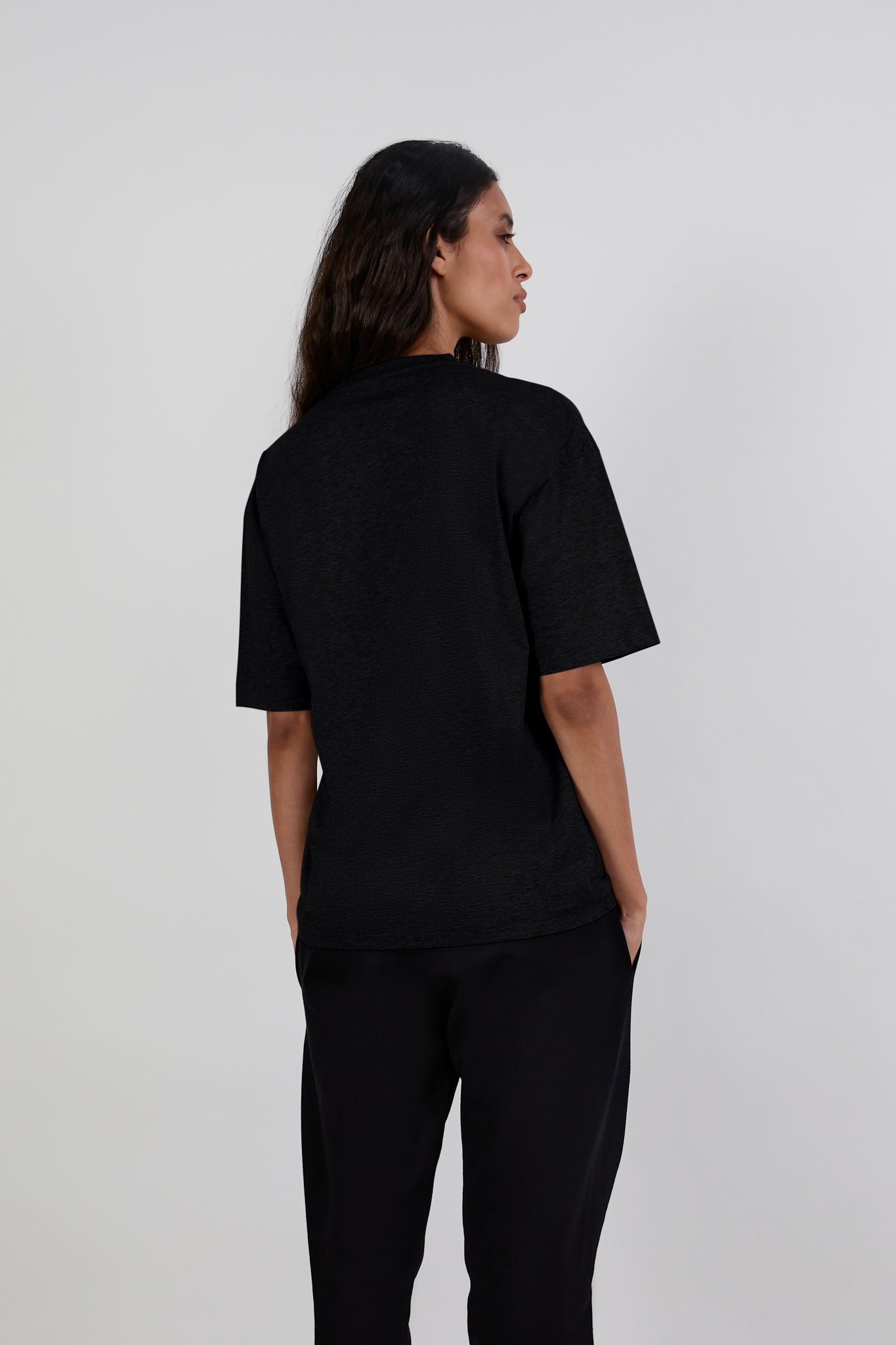 oversized_t-shirt_black_women_4