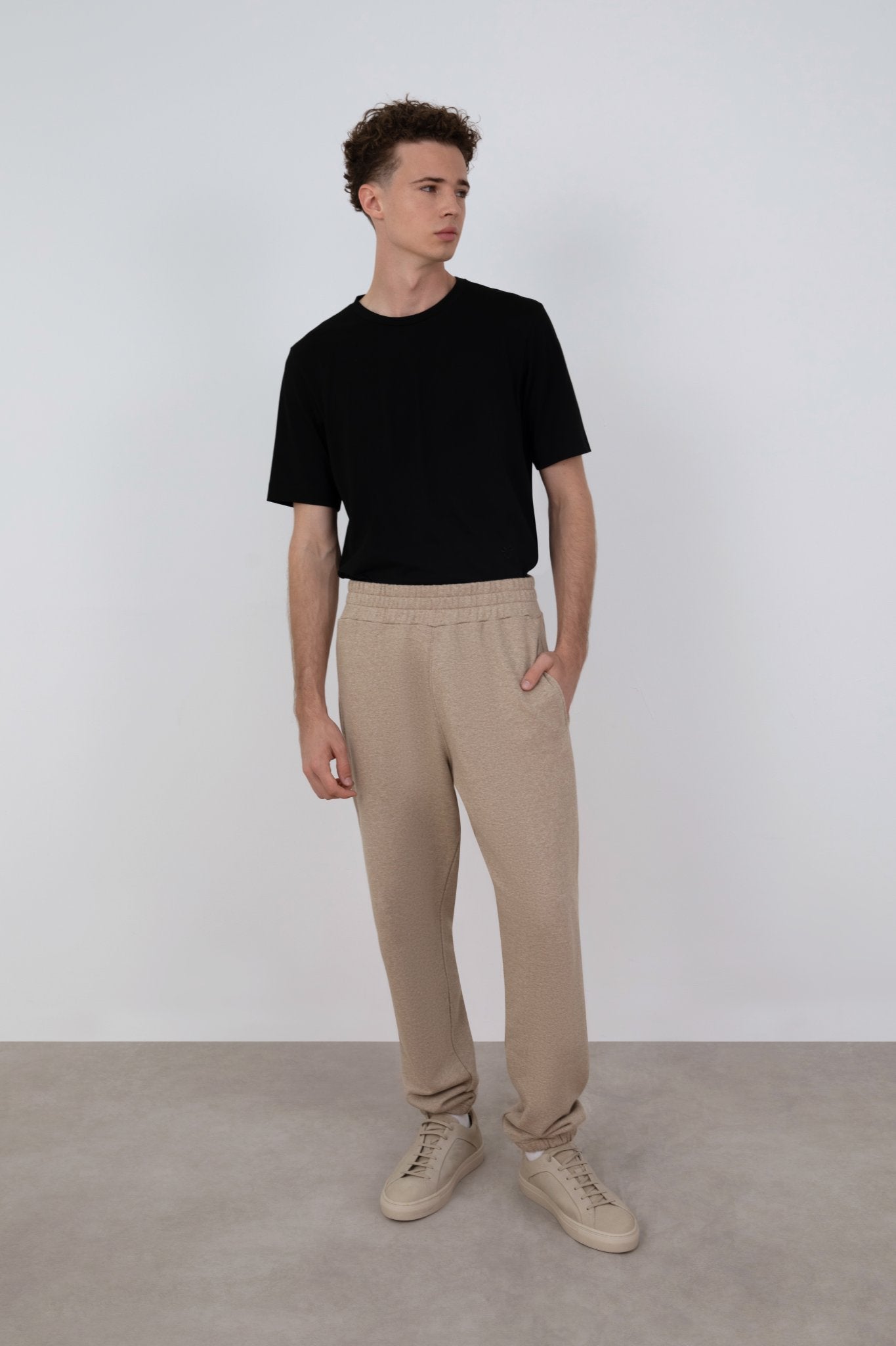 regular_fit_cotton_jogger_sable_men_1