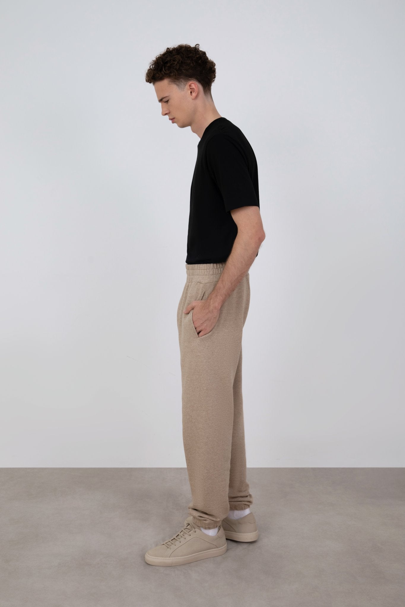 regular_fit_cotton_jogger_sable_men_2